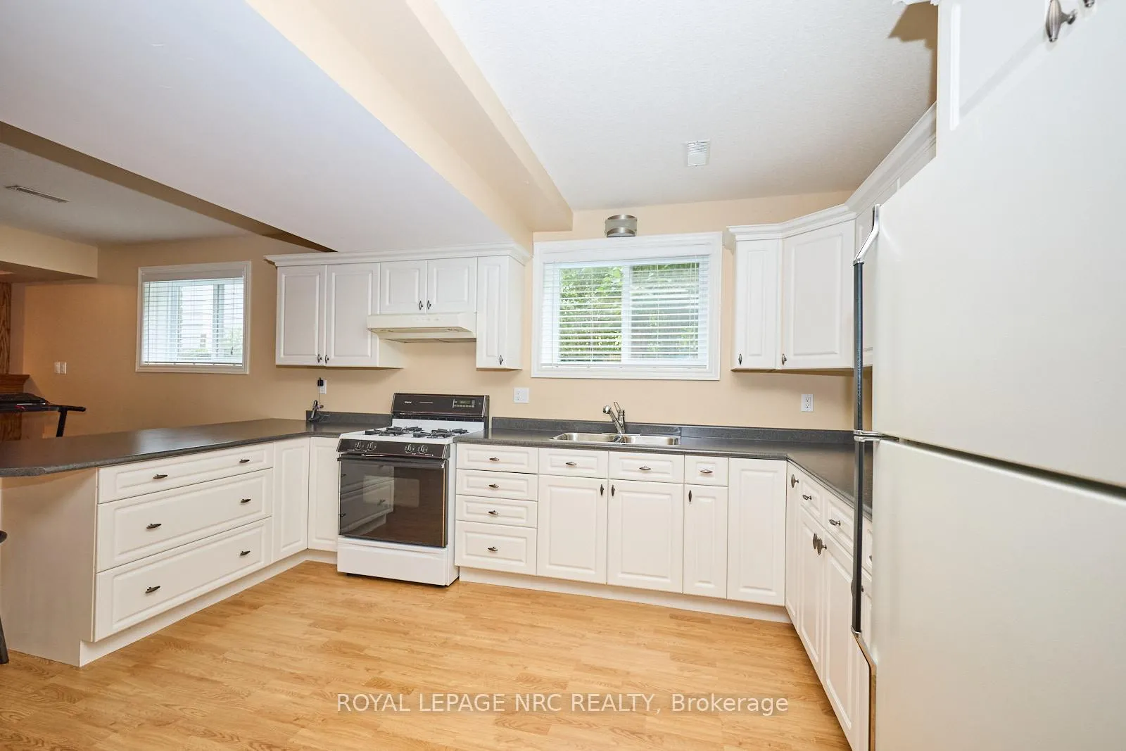 Photo 35 of 4100 Kalar Road, Niagara Falls, Ascot — HOMEH