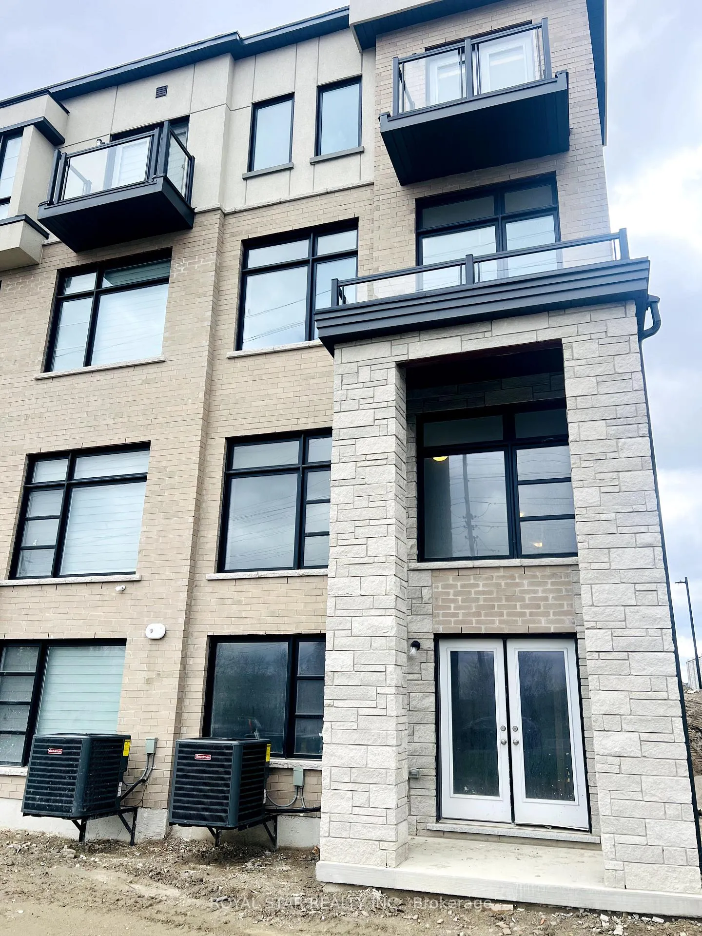 Front of 103 Inverary Crescent