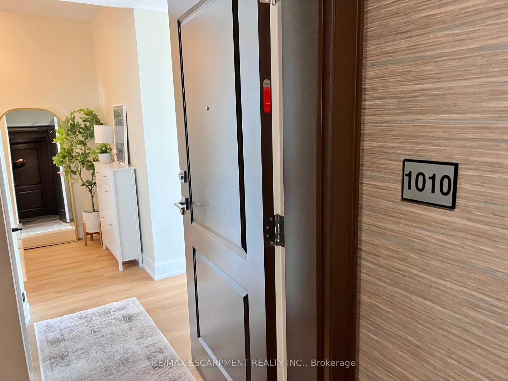 Photo 3 of Unit 1010, 460 Dundas Street E, Hamilton, Waterdown — HOMEH
