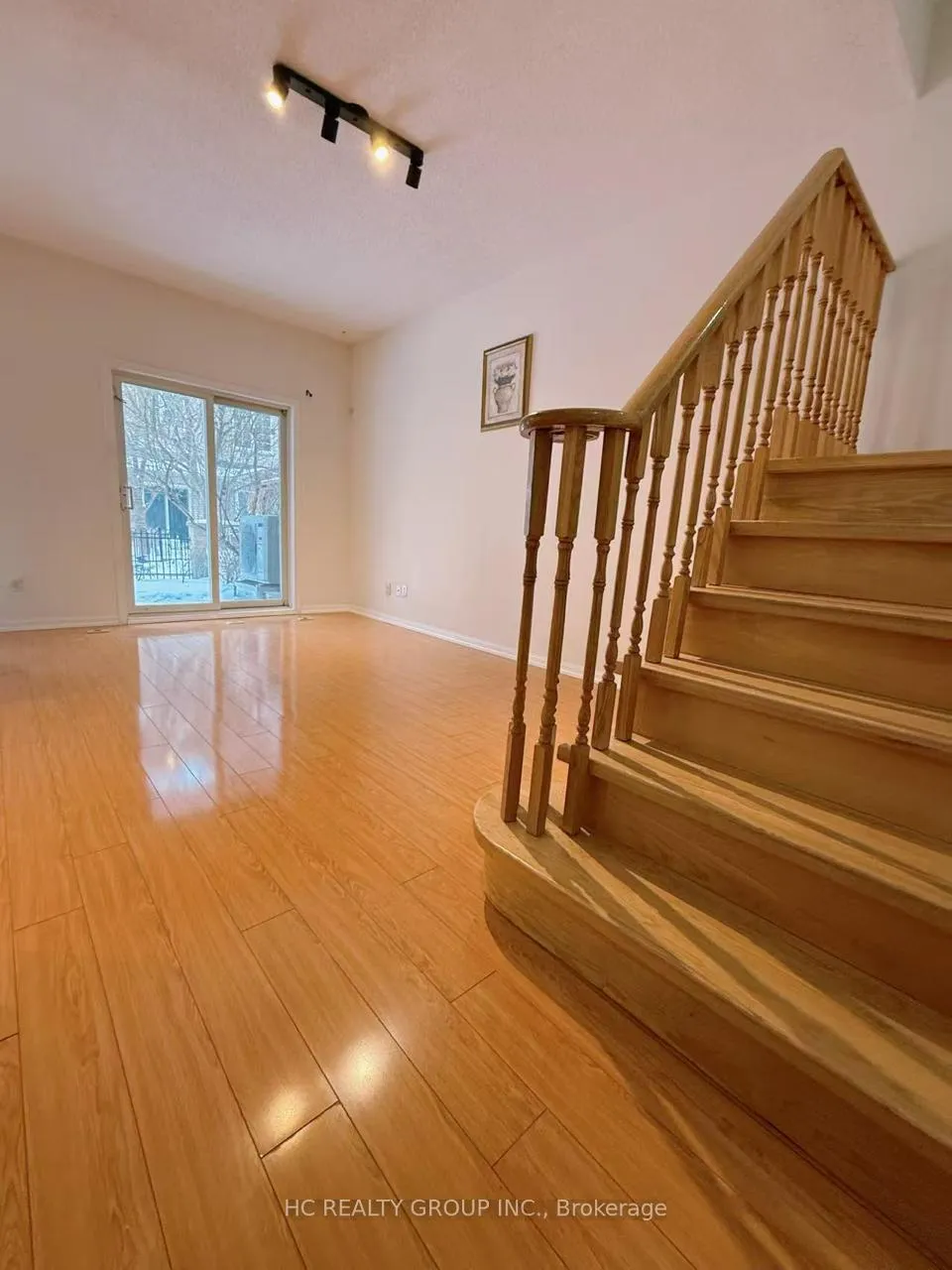 Photo 2 of Unit 18, 5 St Moritz Way, Markham, Unionville — HOMEH