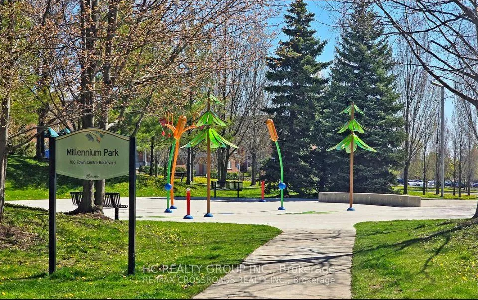 Photo 11 of Unit 18, 5 St Moritz Way, Markham, Unionville — HOMEH