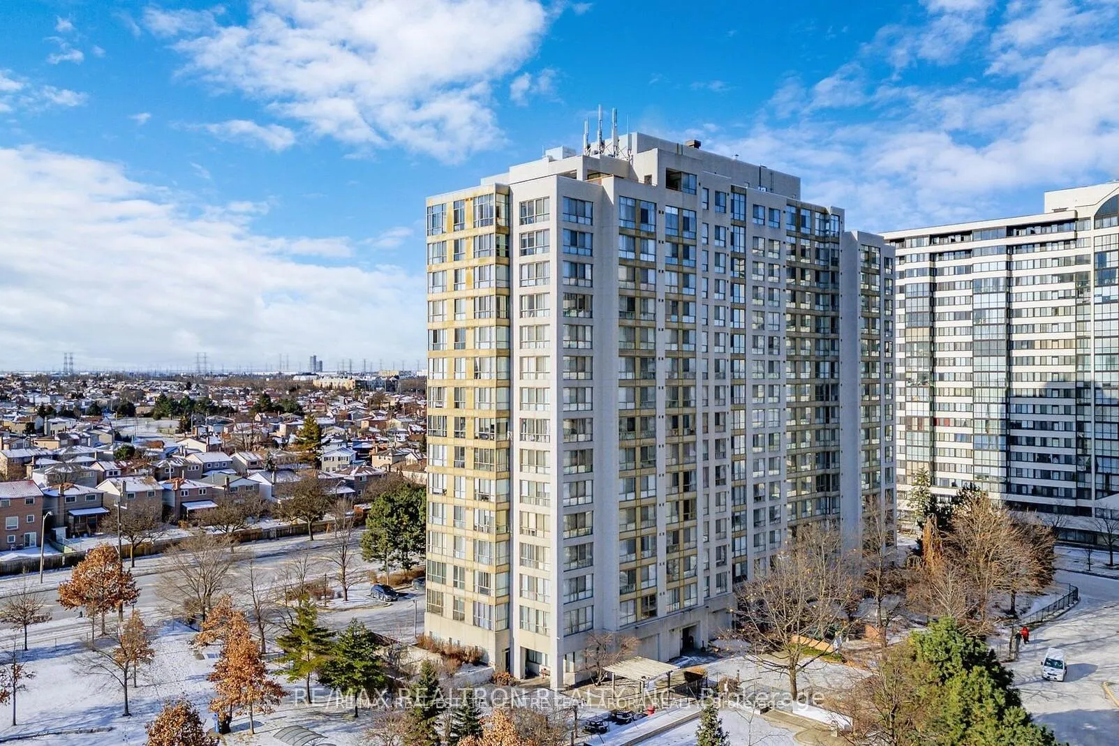 Front of Unit 505, 2901 Kipling Avenue