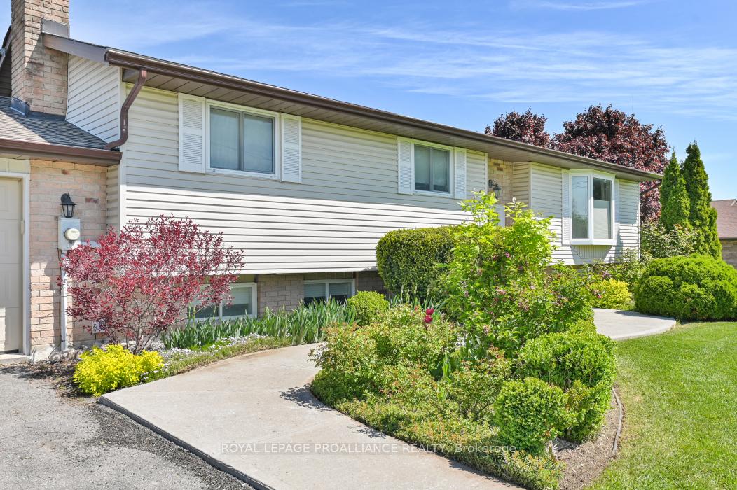 Photo 3 of 955 Casey Road, Belleville, Thurlow Ward — HOMEH