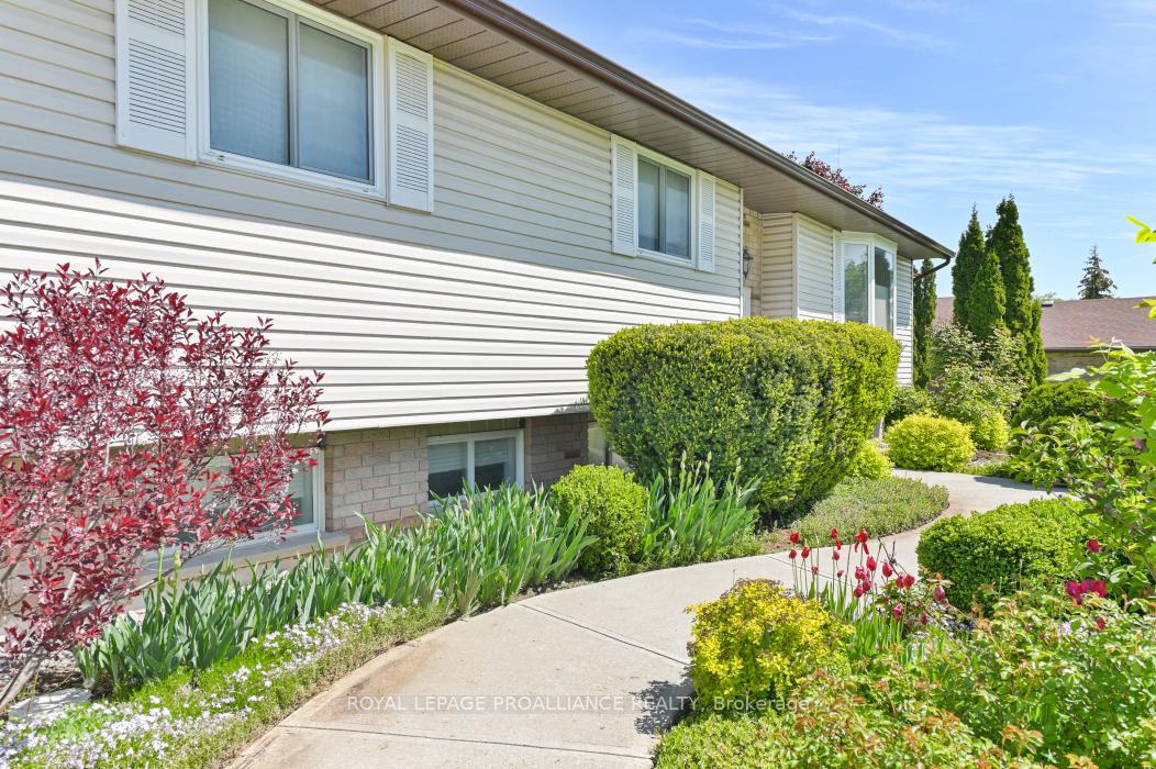 Photo 4 of 955 Casey Road, Belleville, Thurlow Ward — HOMEH