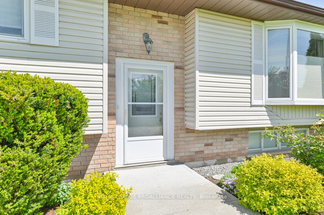 Photo 5 of 955 Casey Road, Belleville, Thurlow Ward — HOMEH