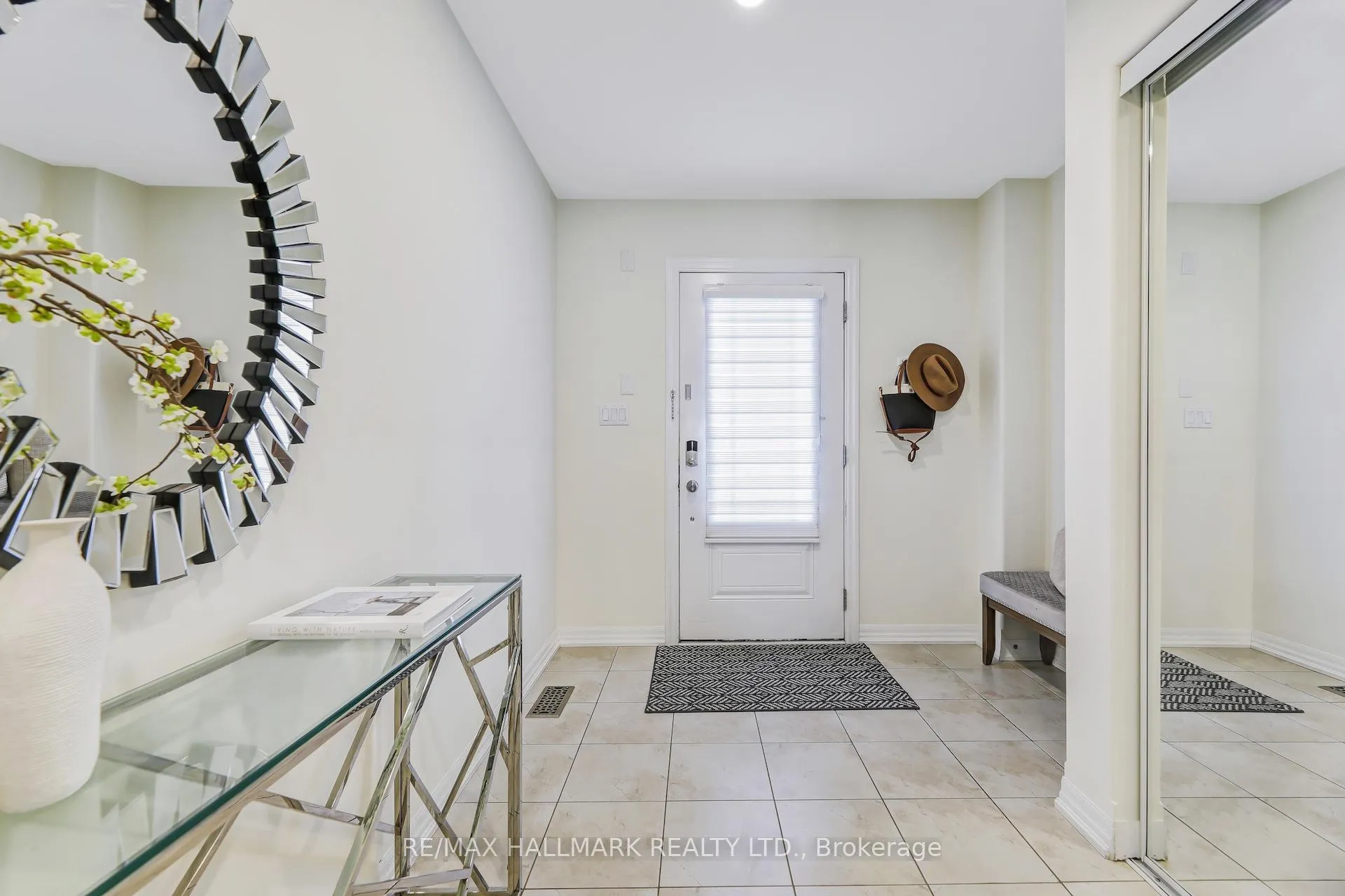 Photo 3 of Unit L1K 3B2, 1770 Silverstone Crescent, Oshawa, Samac — HOMEH