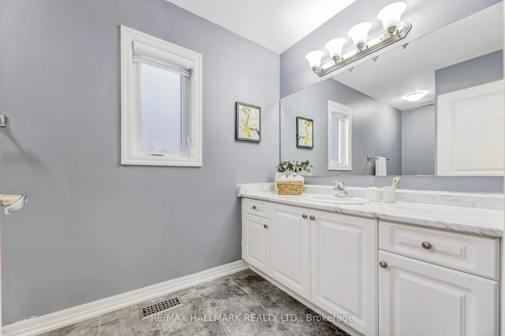 Photo 32 of Unit L1K 3B2, 1770 Silverstone Crescent, Oshawa, Samac — HOMEH