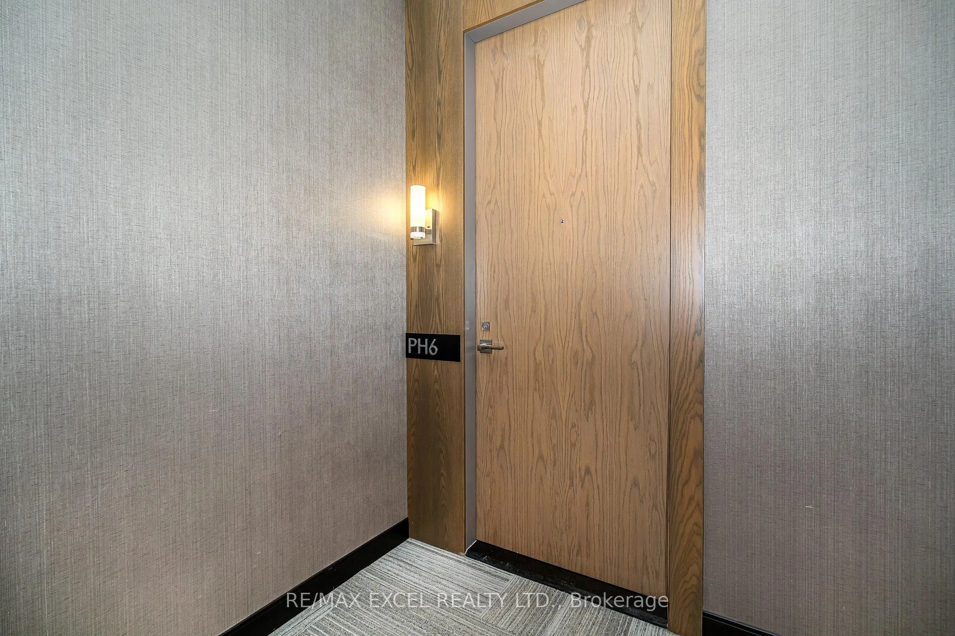 Photo 3 of Unit PH 06, 28 Uptown Drive, Markham, Unionville — HOMEH