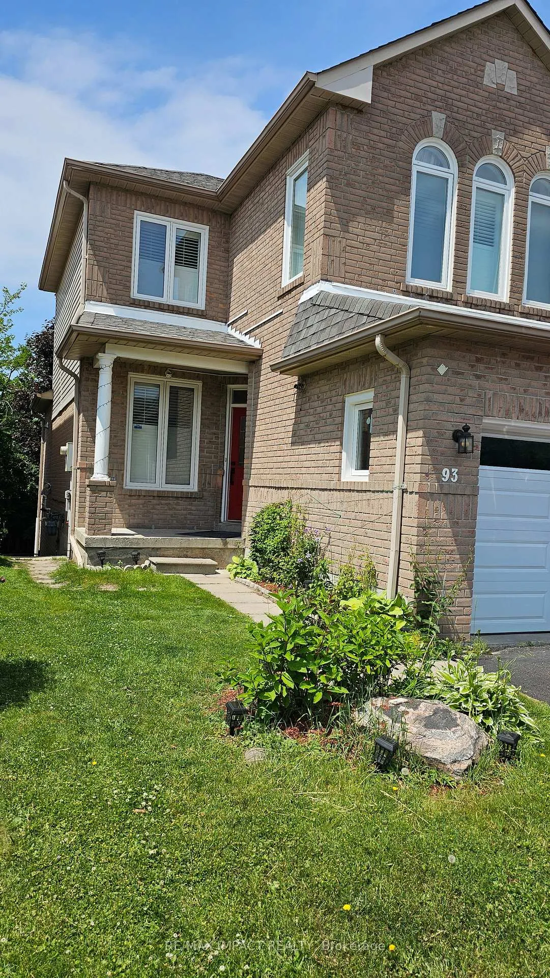 Photo 1 of 93 Knotty Pine Drive, Whitby, Williamsburg — HOMEH