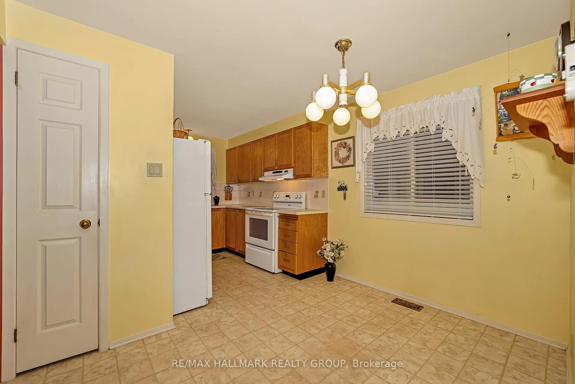 Photo 11 of 1835 Windflower Way, Ottawa, Chapel Hill — HOMEH