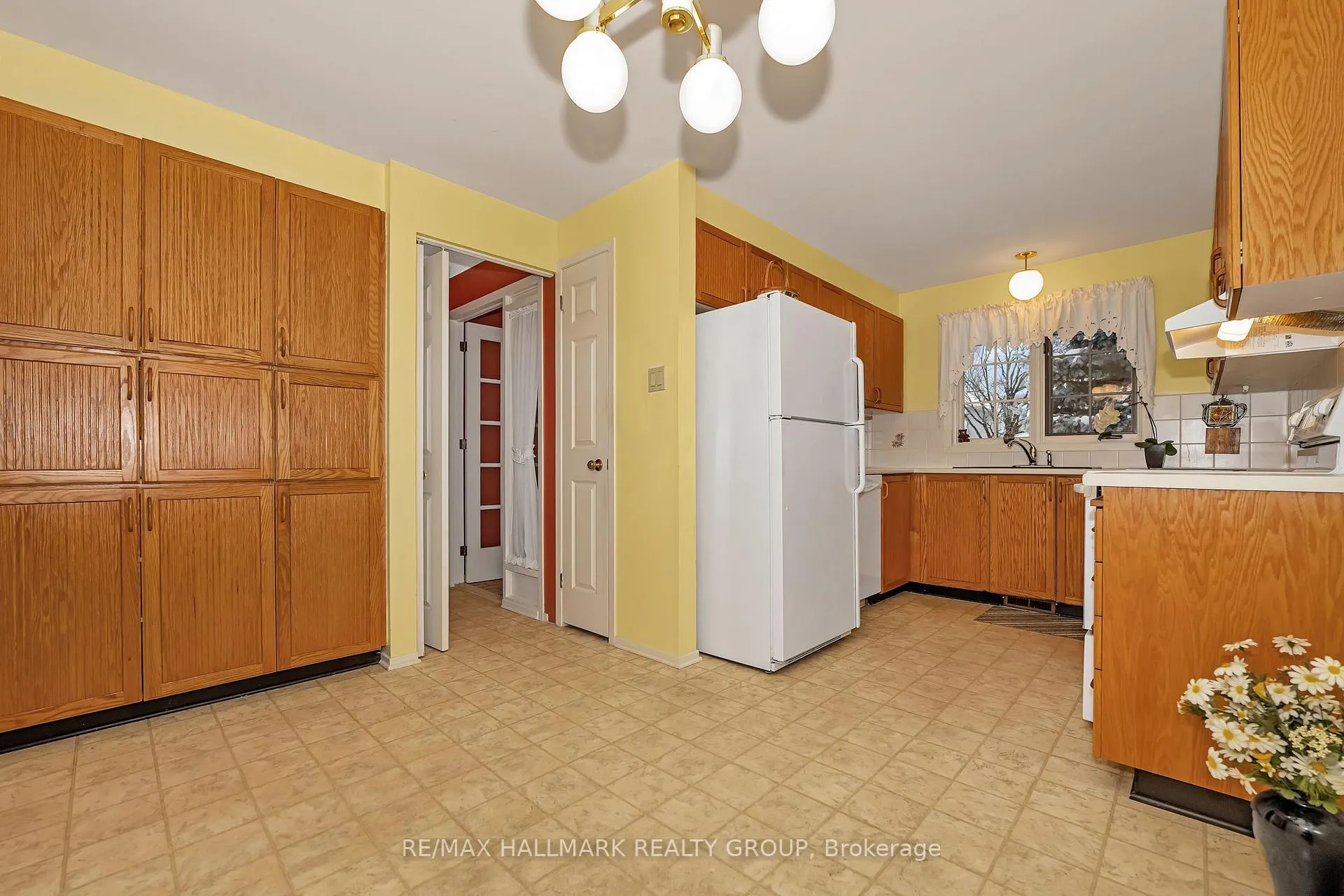 Photo 12 of 1835 Windflower Way, Ottawa, Chapel Hill — HOMEH