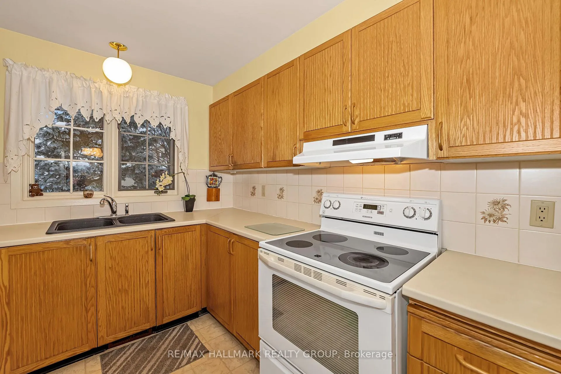 Photo 13 of 1835 Windflower Way, Ottawa, Chapel Hill — HOMEH