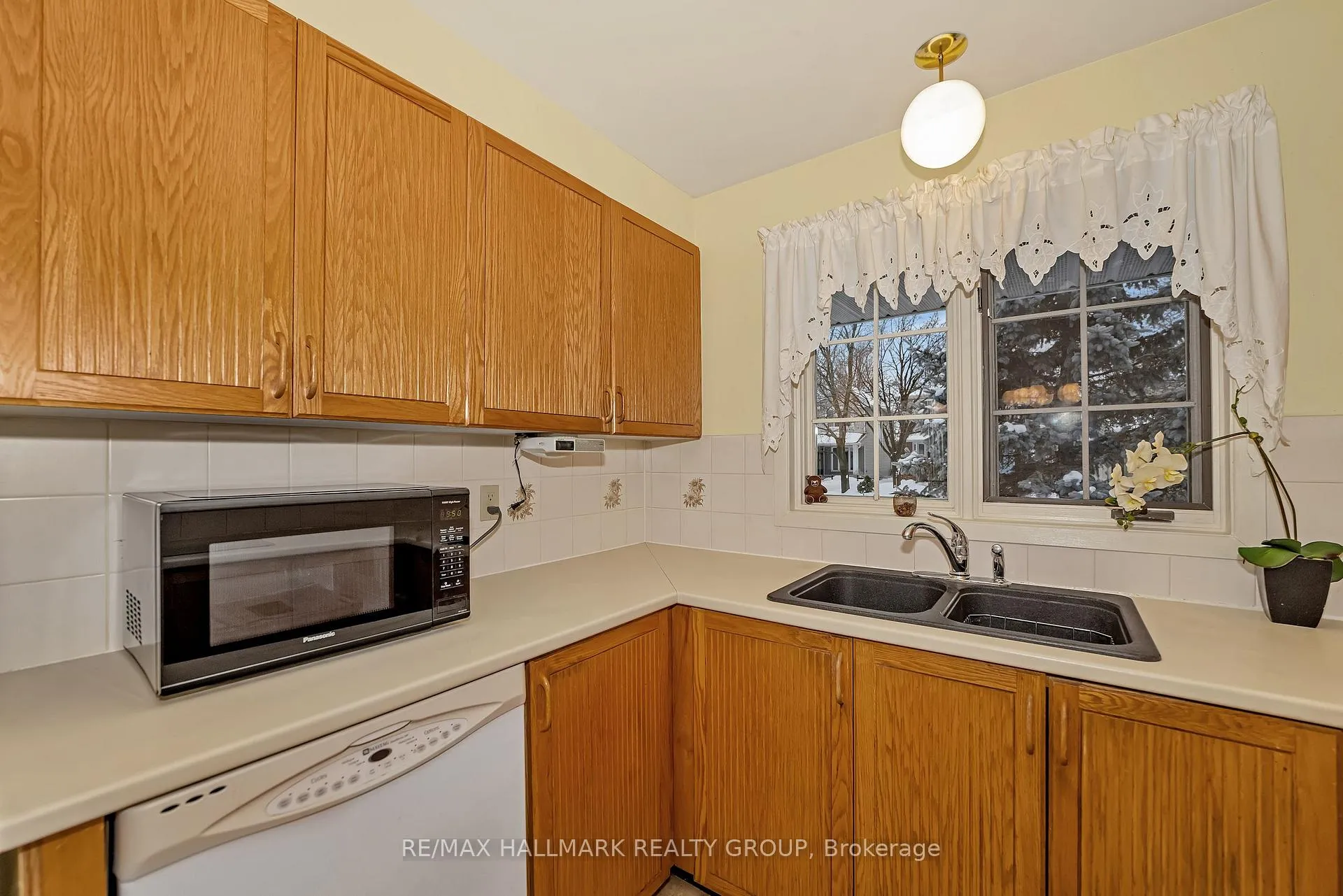 Photo 14 of 1835 Windflower Way, Ottawa, Chapel Hill — HOMEH