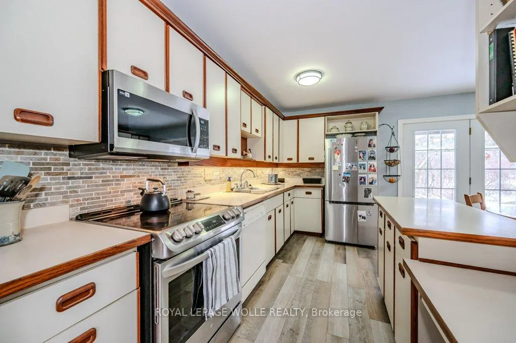Photo 11 of 39 Bannockburn Road, Kitchener, Brigadoon — HOMEH