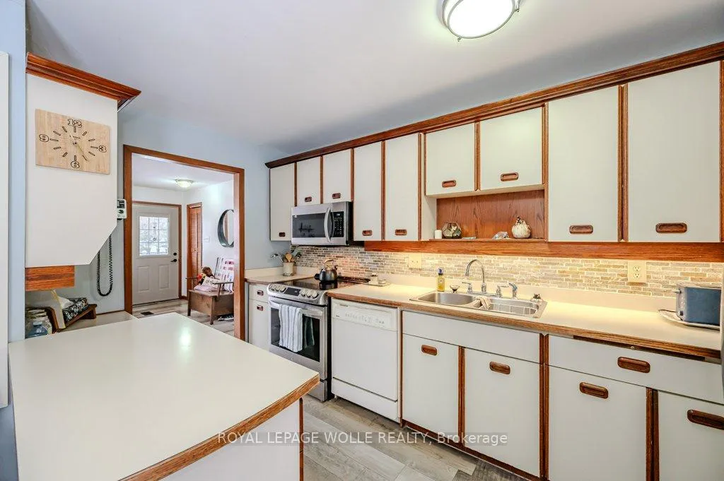 Photo 13 of 39 Bannockburn Road, Kitchener, Brigadoon — HOMEH