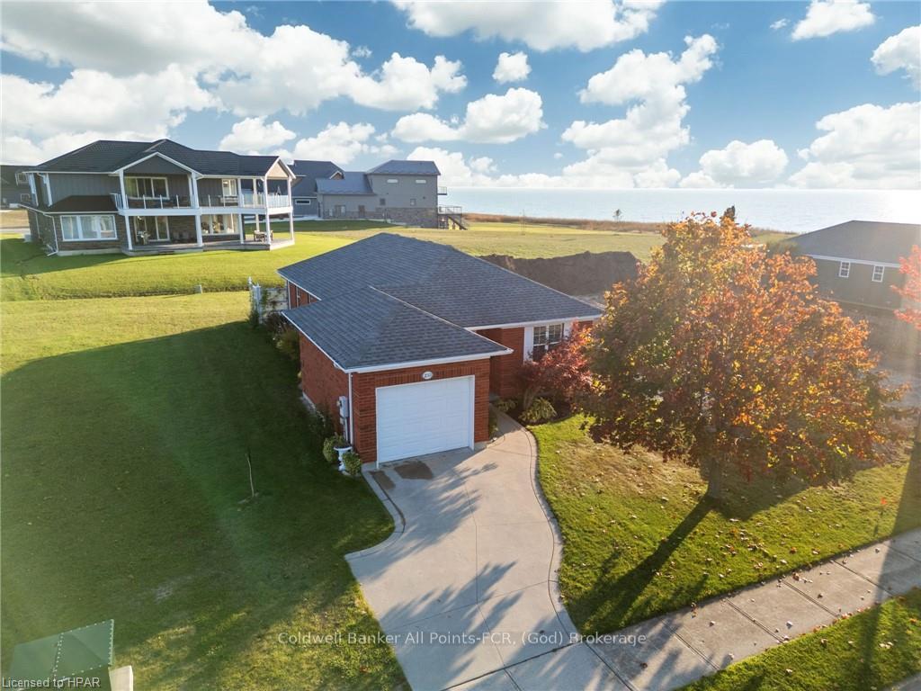 Photo 1 of 233 Bethune Crescent, Goderich, Goderich (Town) — HOMEH