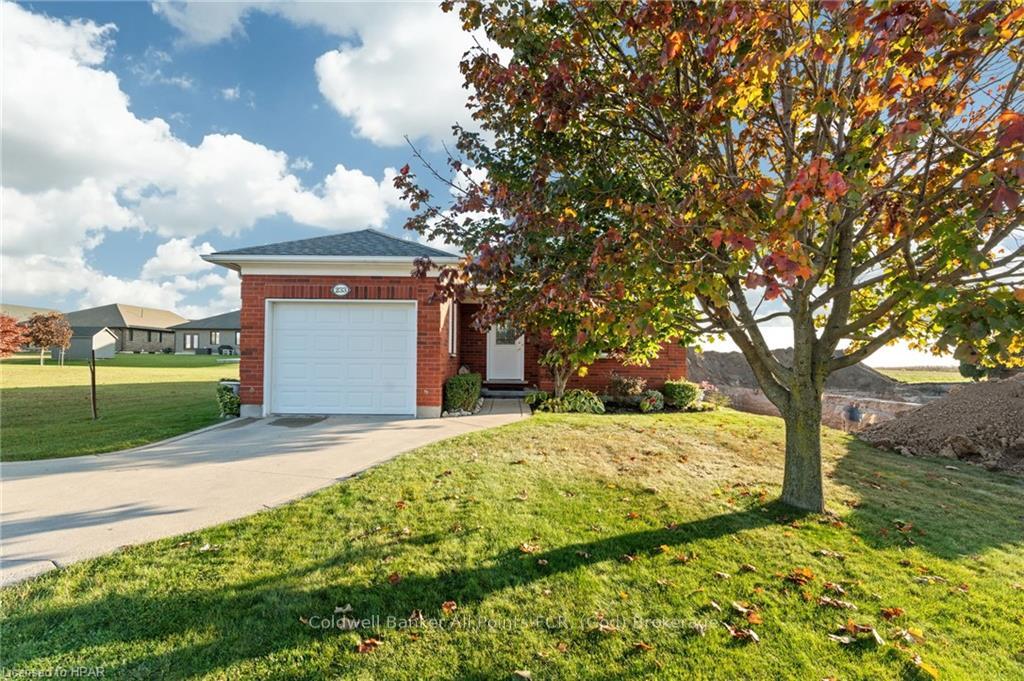 Photo 2 of 233 Bethune Crescent, Goderich, Goderich (Town) — HOMEH