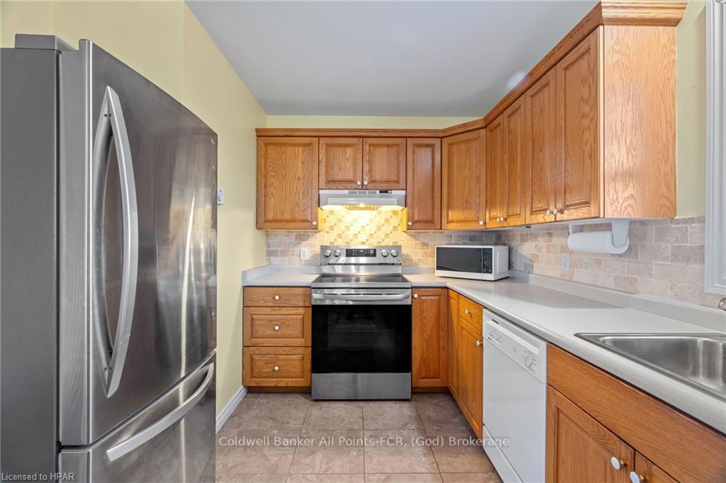 Photo 12 of 233 Bethune Crescent, Goderich, Goderich (Town) — HOMEH
