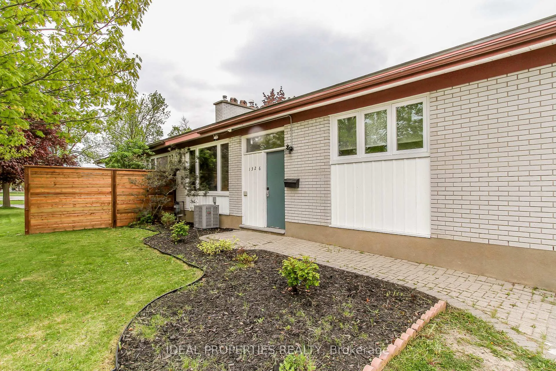 Photo 3 of 1326 Tara Drive, Ottawa, Copeland Park — HOMEH