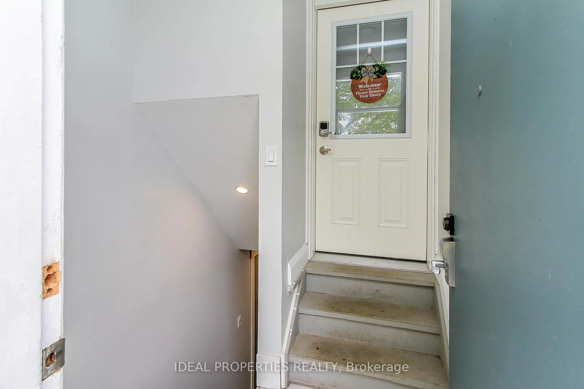 Photo 4 of 1326 Tara Drive, Ottawa, Copeland Park — HOMEH