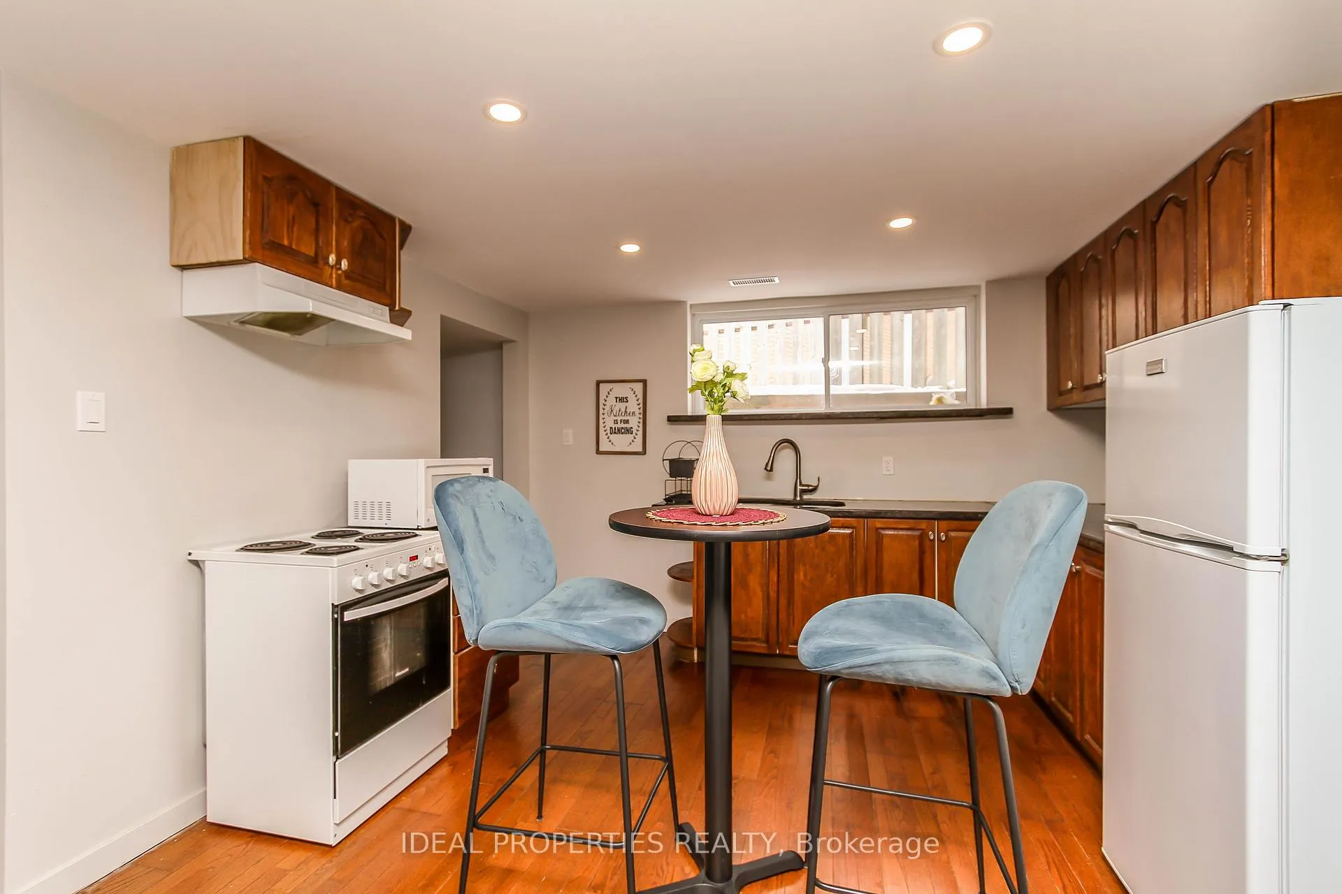 Photo 31 of 1326 Tara Drive, Ottawa, Copeland Park — HOMEH