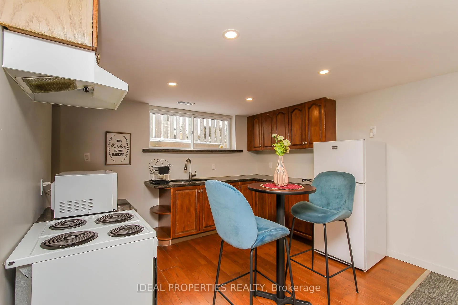 Photo 32 of 1326 Tara Drive, Ottawa, Copeland Park — HOMEH
