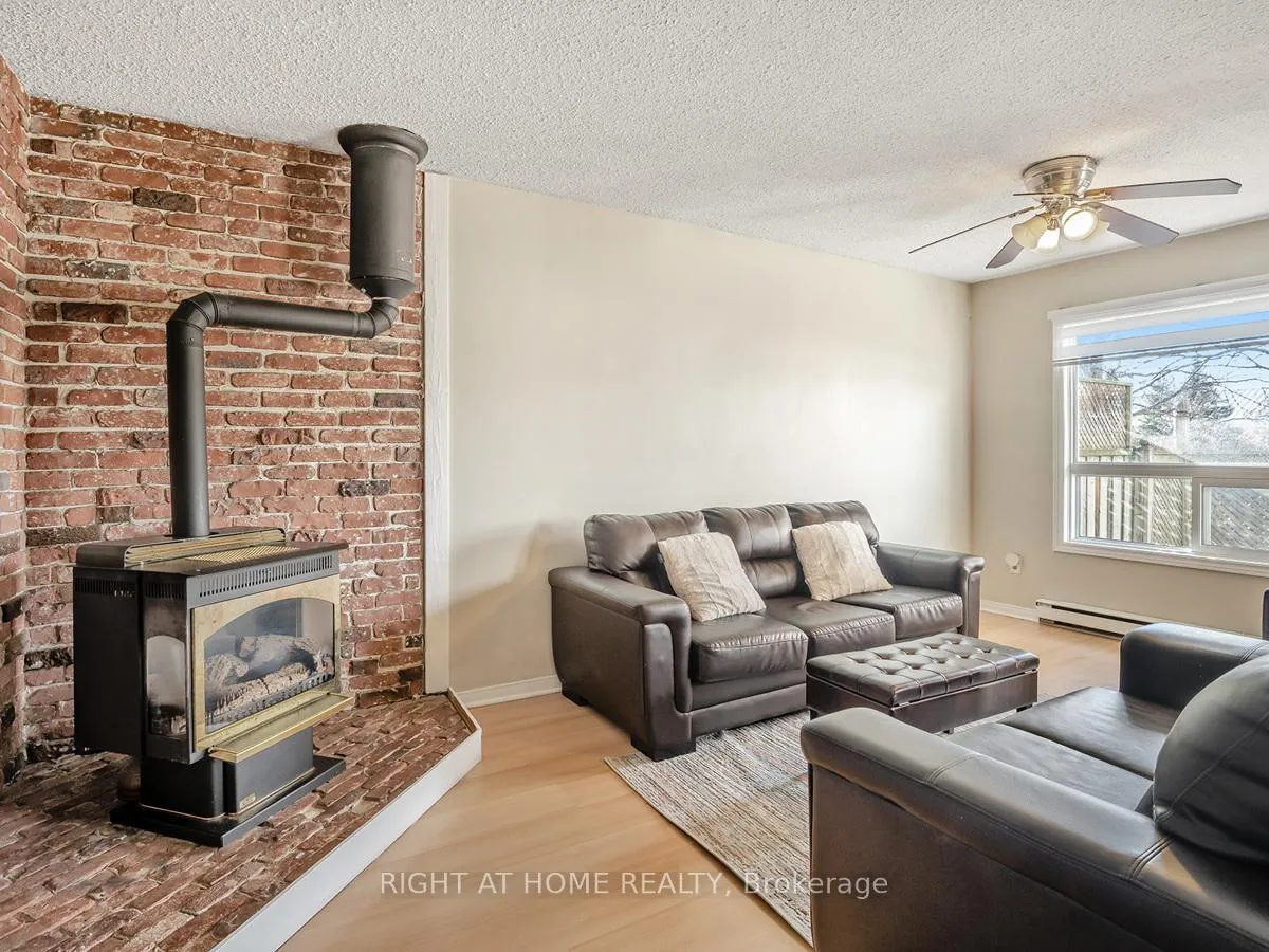 Photo 7 of 2 Parker Crescent, Ajax, South East — HOMEH