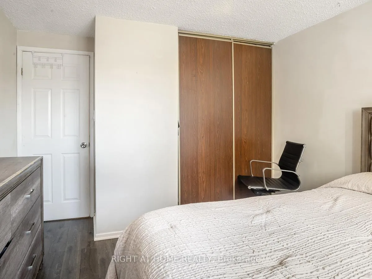 Photo 23 of 2 Parker Crescent, Ajax, South East — HOMEH