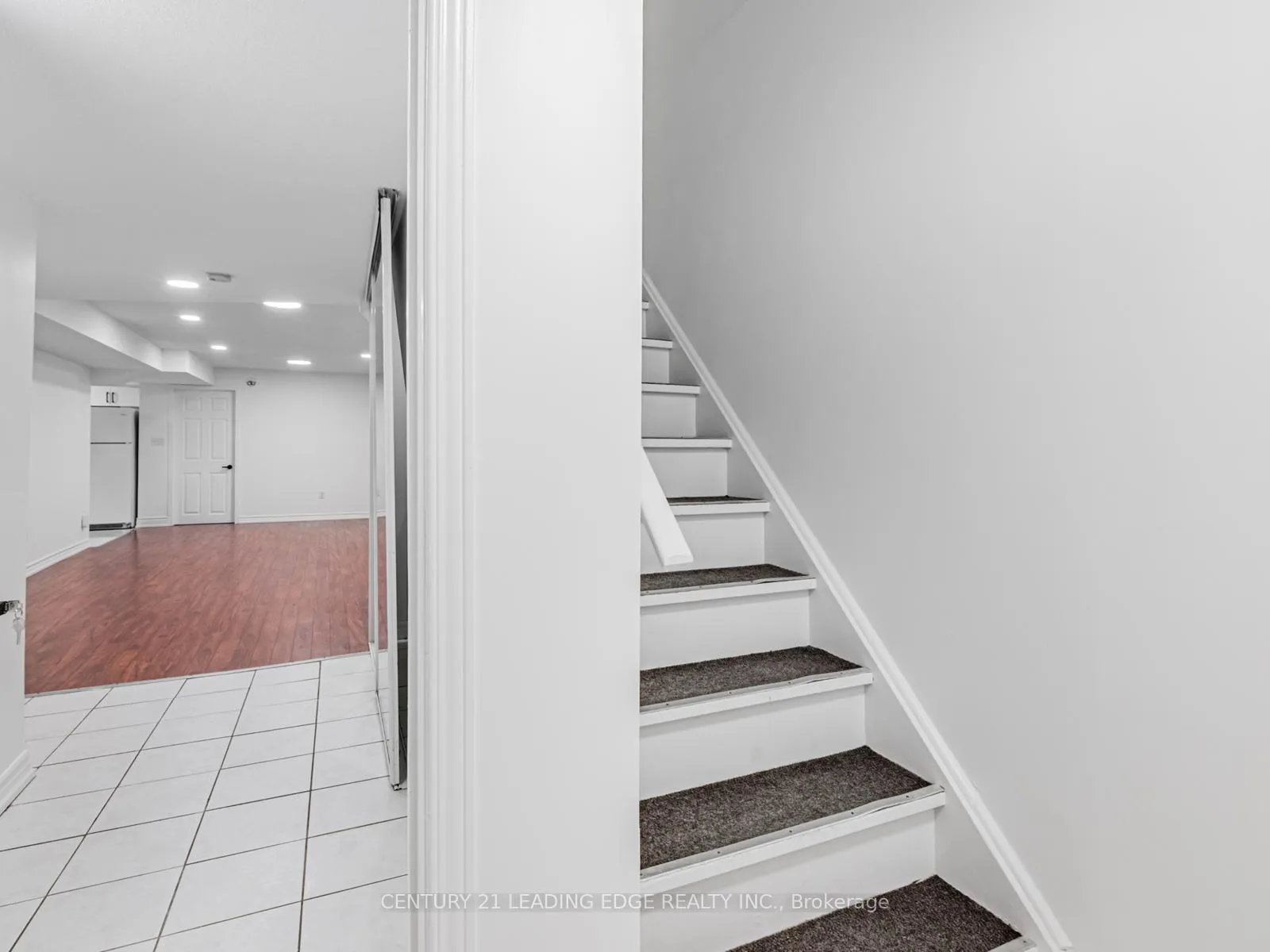 Photo 2 of Unit LOWER, 60 Via Jessica Drive, Markham, Unionville — HOMEH