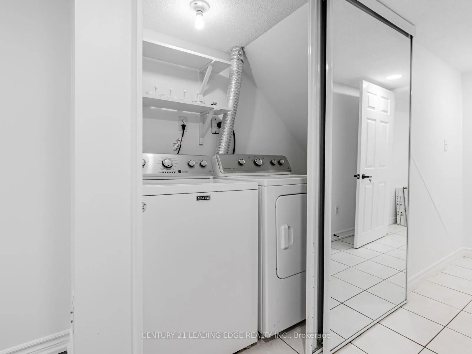 Photo 3 of Unit LOWER, 60 Via Jessica Drive, Markham, Unionville — HOMEH