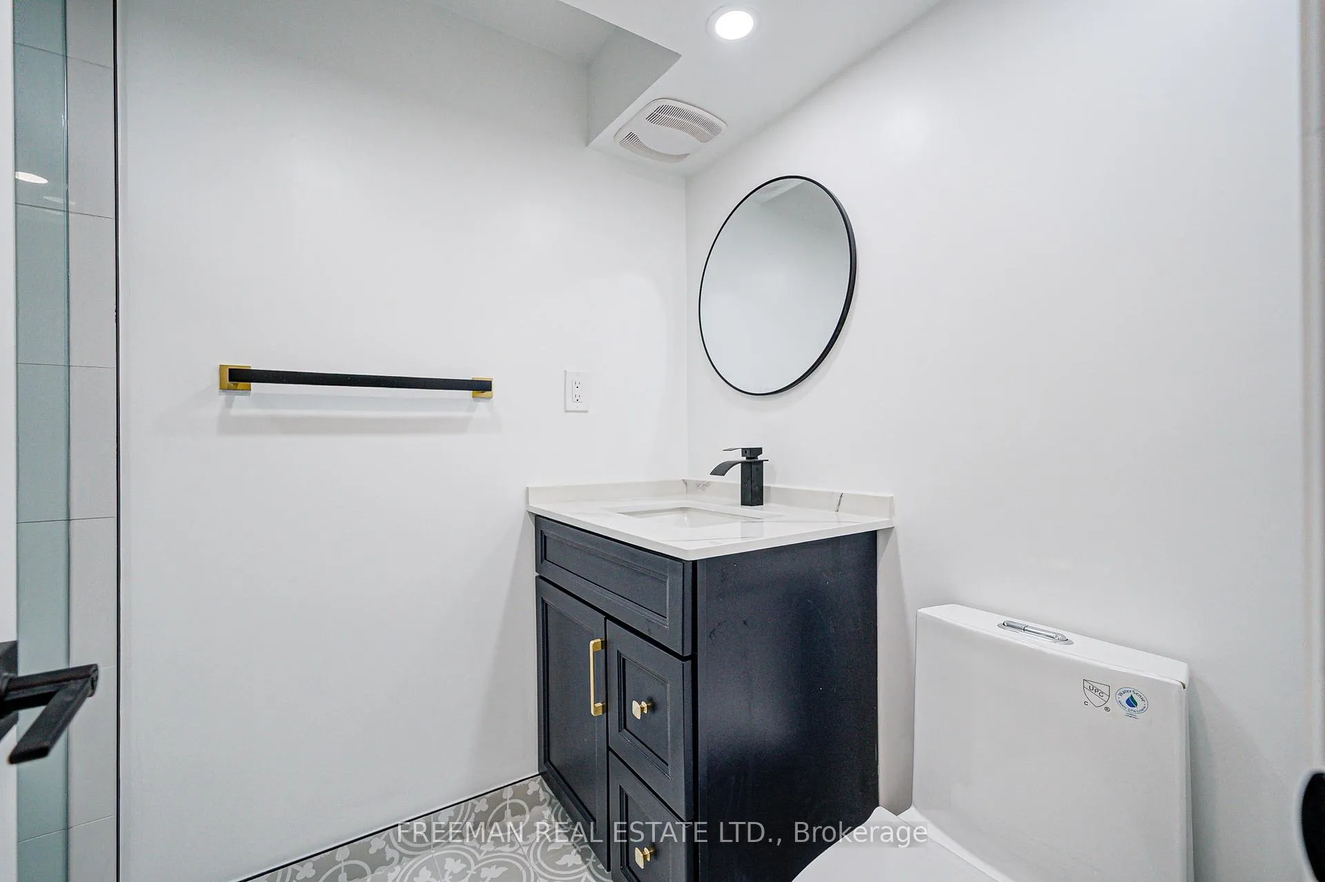 Photo 5 of Unit Apt. B, 16 Carey Crescent, Markham, Milliken Mills West — HOMEH