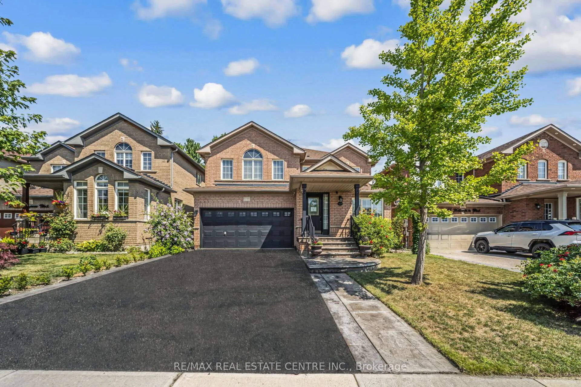 Front of 19 Hollowgrove Boulevard