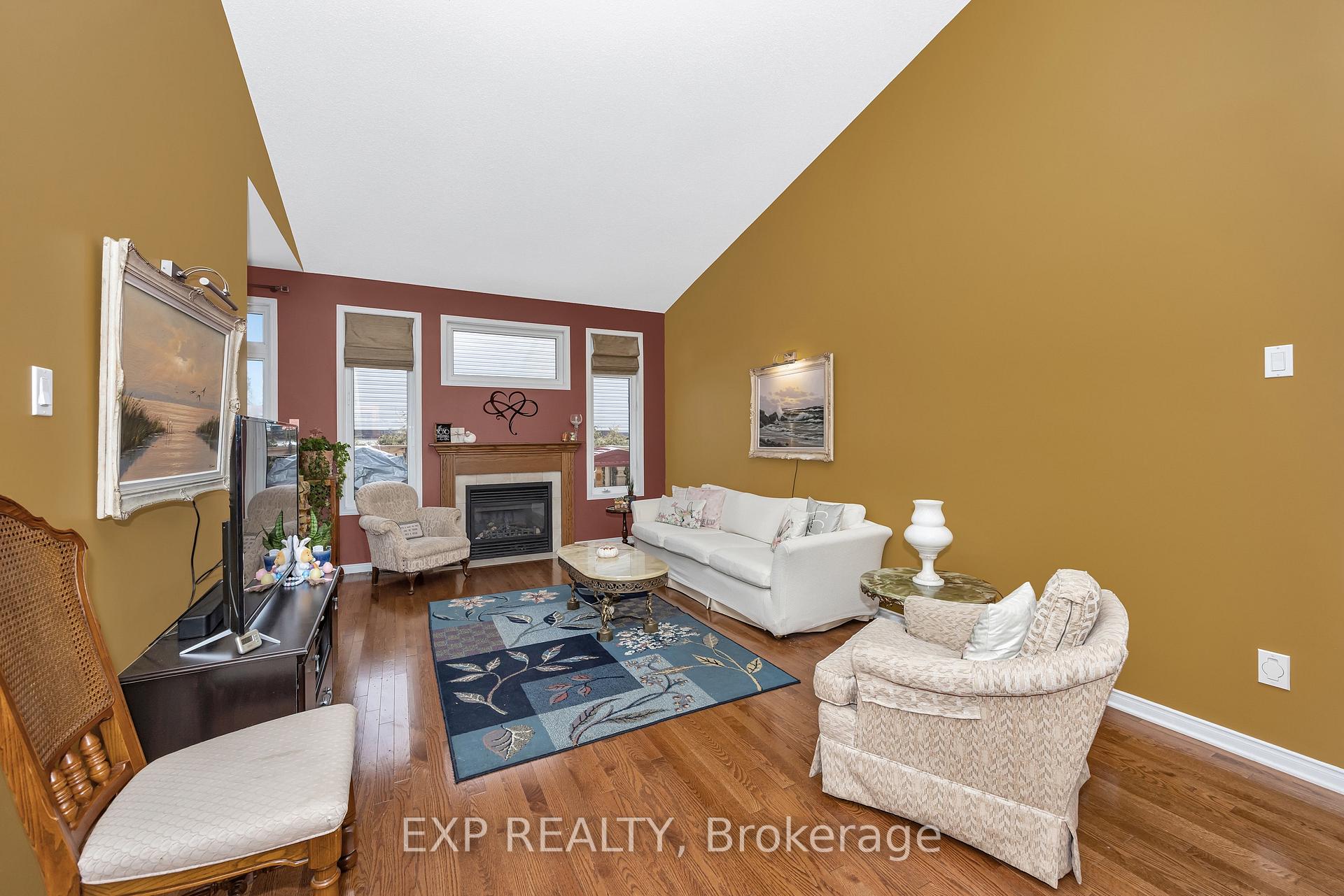 Photo 11 of 108 Maple Key, Ottawa, Blossom Park/Kemp Park/Findlay Creek — HOMEH