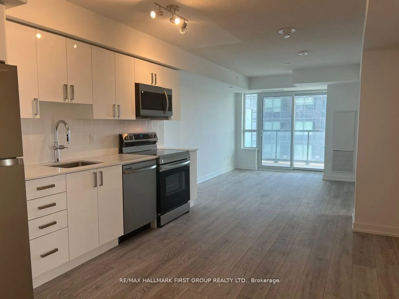 Photo 3 of Unit 904, 1455 Celebration Drive, Pickering, Bay Ridges — HOMEH