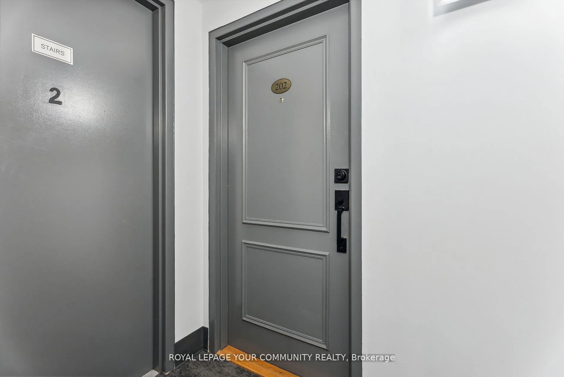 Photo 2 of Unit 202, 160 Wellington Street E, Aurora, Aurora Village — HOMEH