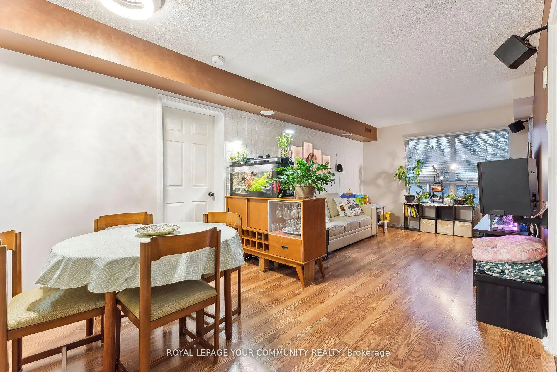 Photo 10 of Unit 202, 160 Wellington Street E, Aurora, Aurora Village — HOMEH