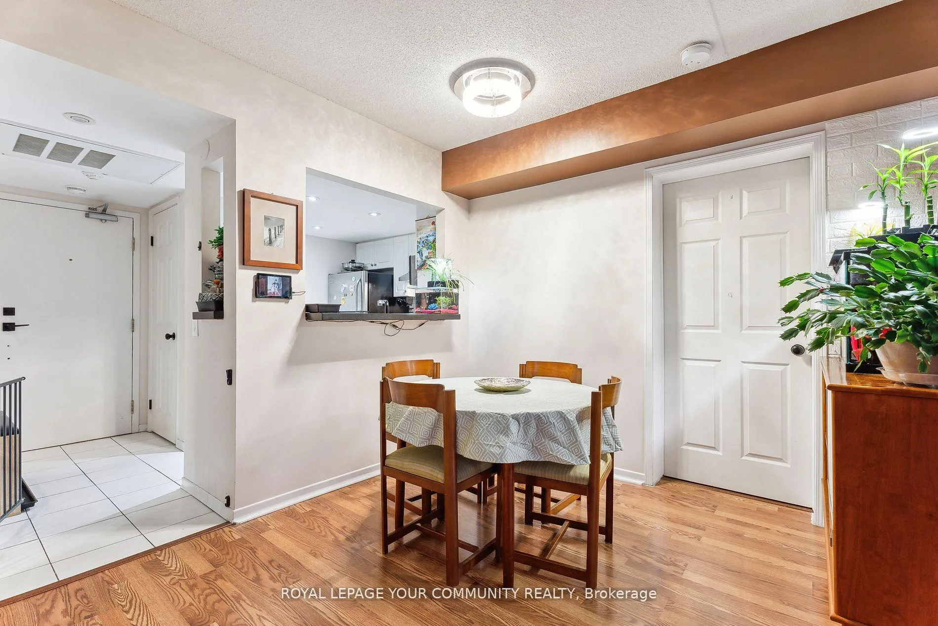 Photo 11 of Unit 202, 160 Wellington Street E, Aurora, Aurora Village — HOMEH