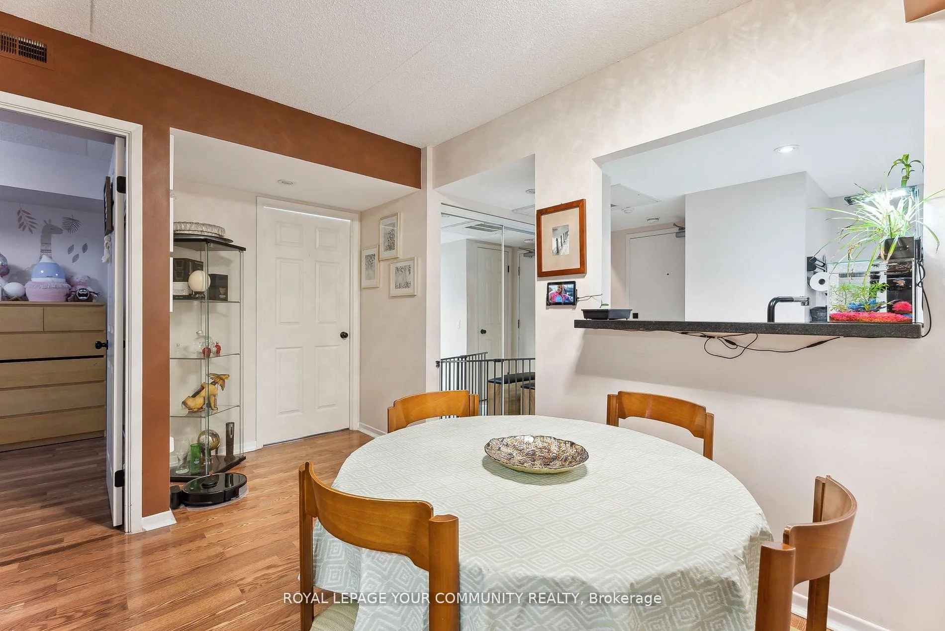 Photo 12 of Unit 202, 160 Wellington Street E, Aurora, Aurora Village — HOMEH