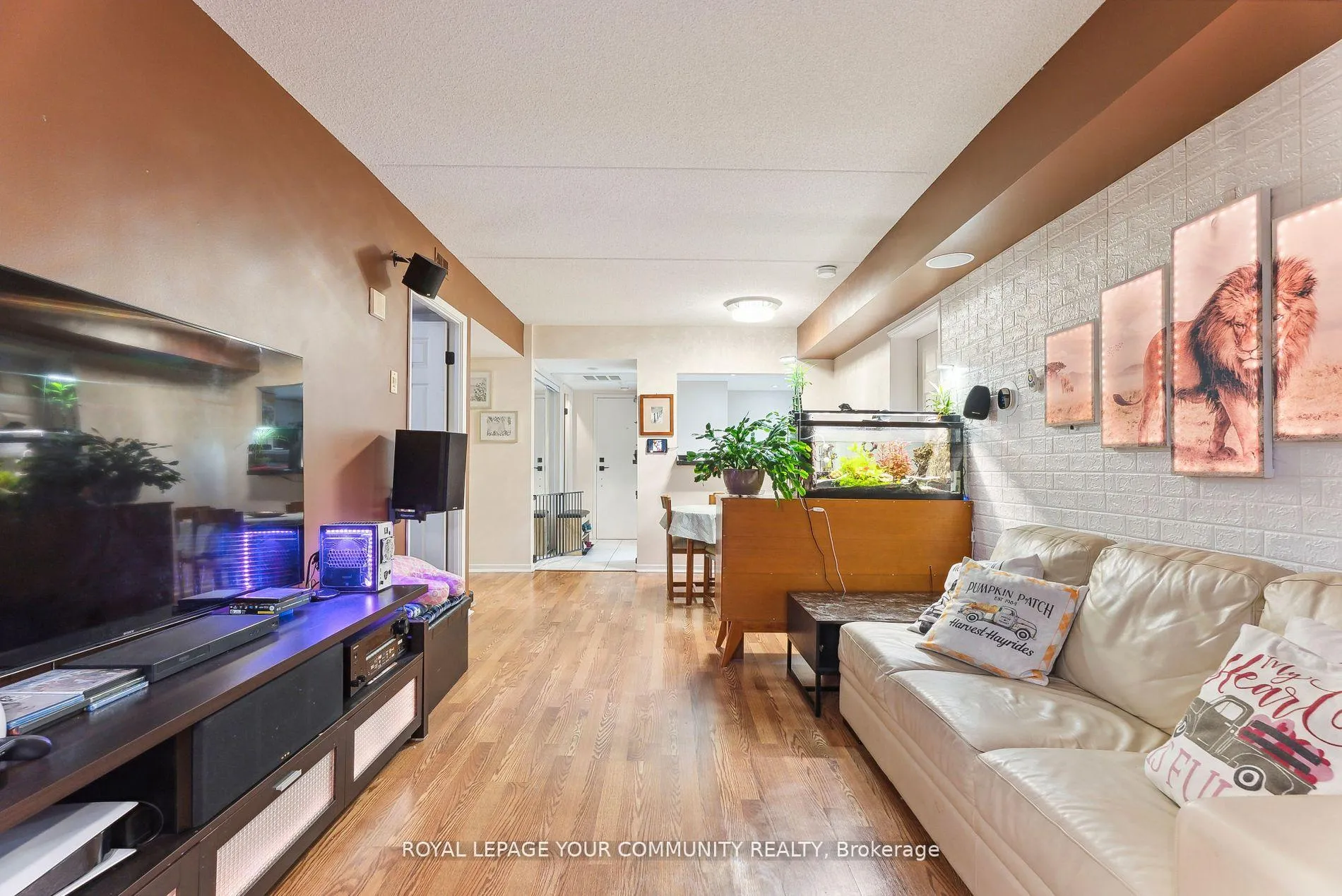 Photo 15 of Unit 202, 160 Wellington Street E, Aurora, Aurora Village — HOMEH