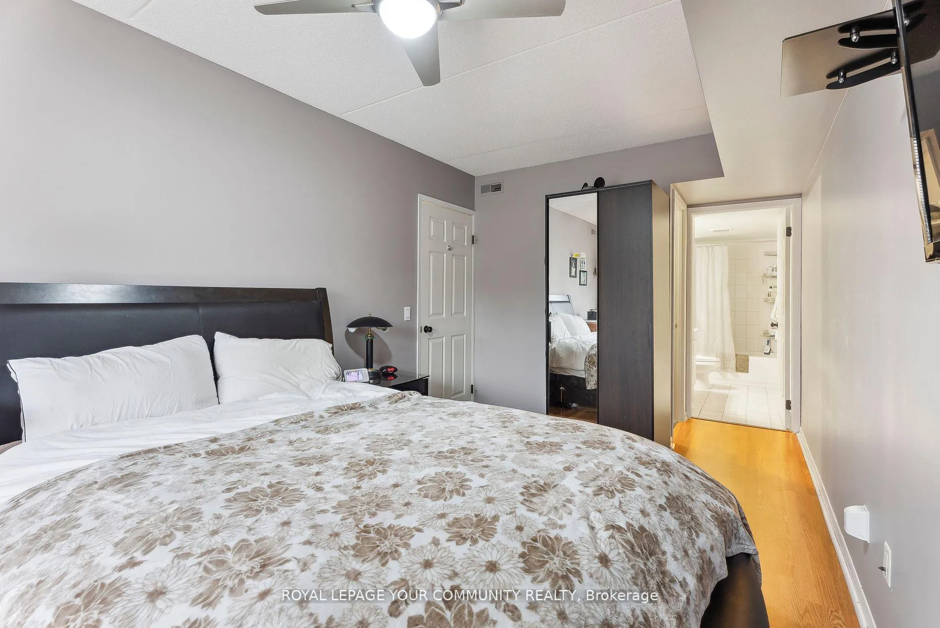 Photo 20 of Unit 202, 160 Wellington Street E, Aurora, Aurora Village — HOMEH