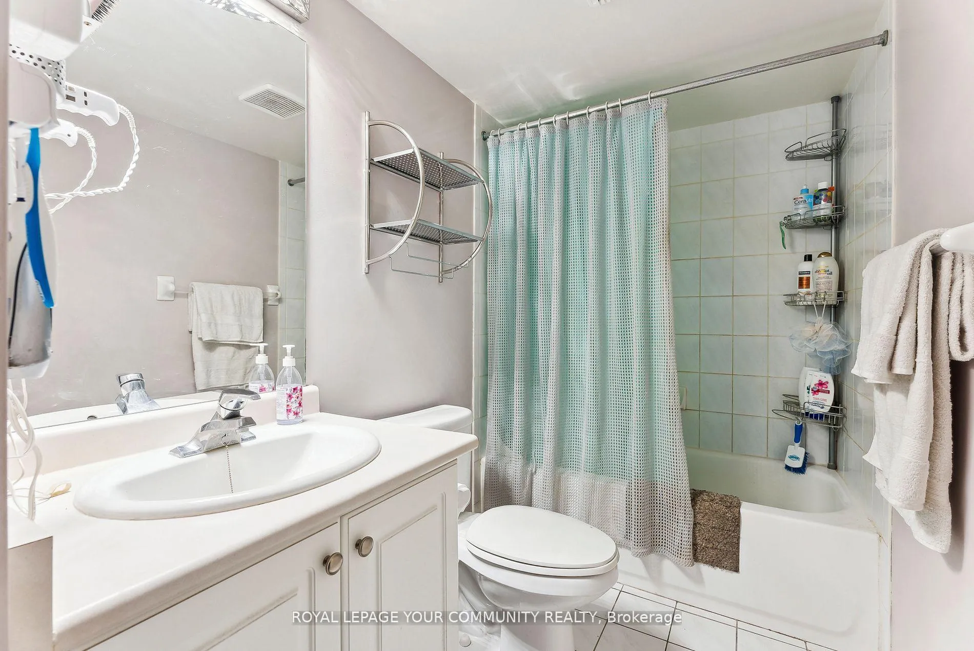 Photo 25 of Unit 202, 160 Wellington Street E, Aurora, Aurora Village — HOMEH