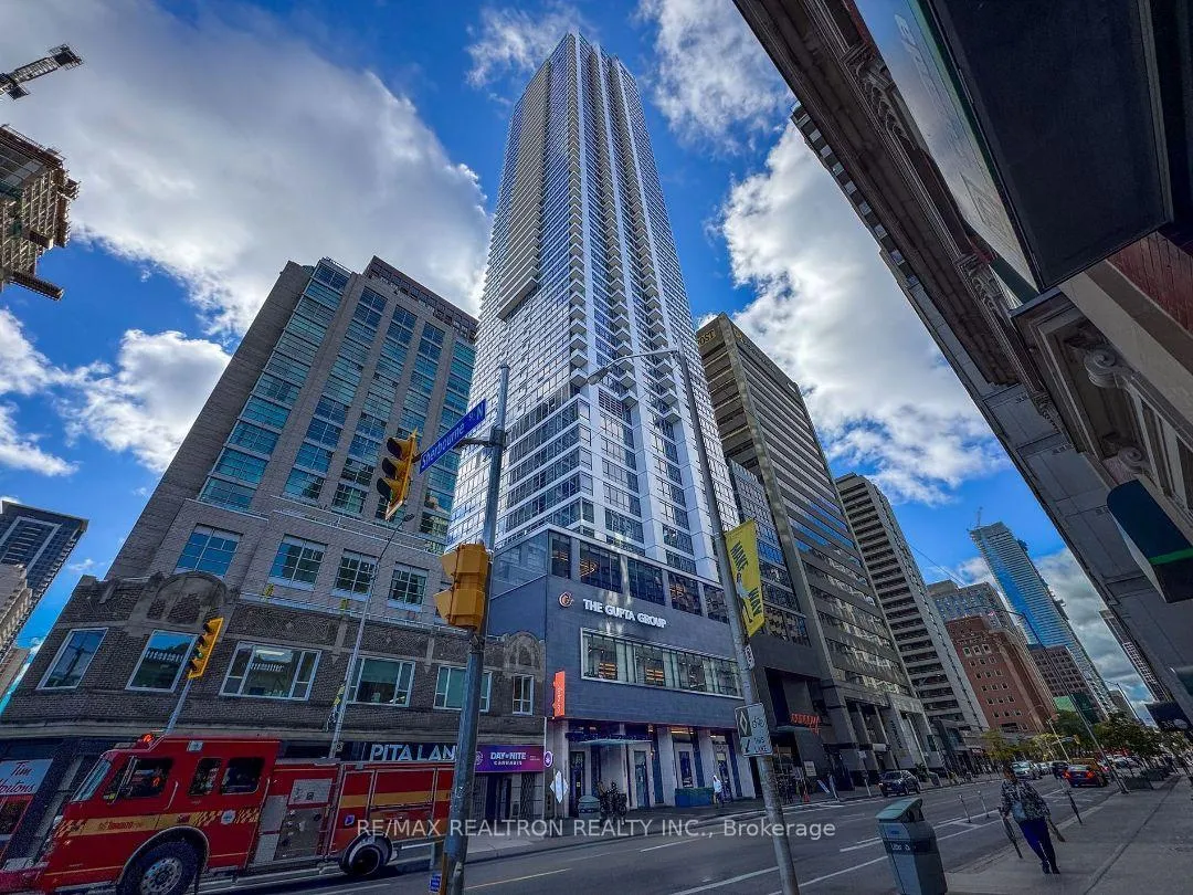 Front of Unit 4711, 395 Bloor Street E