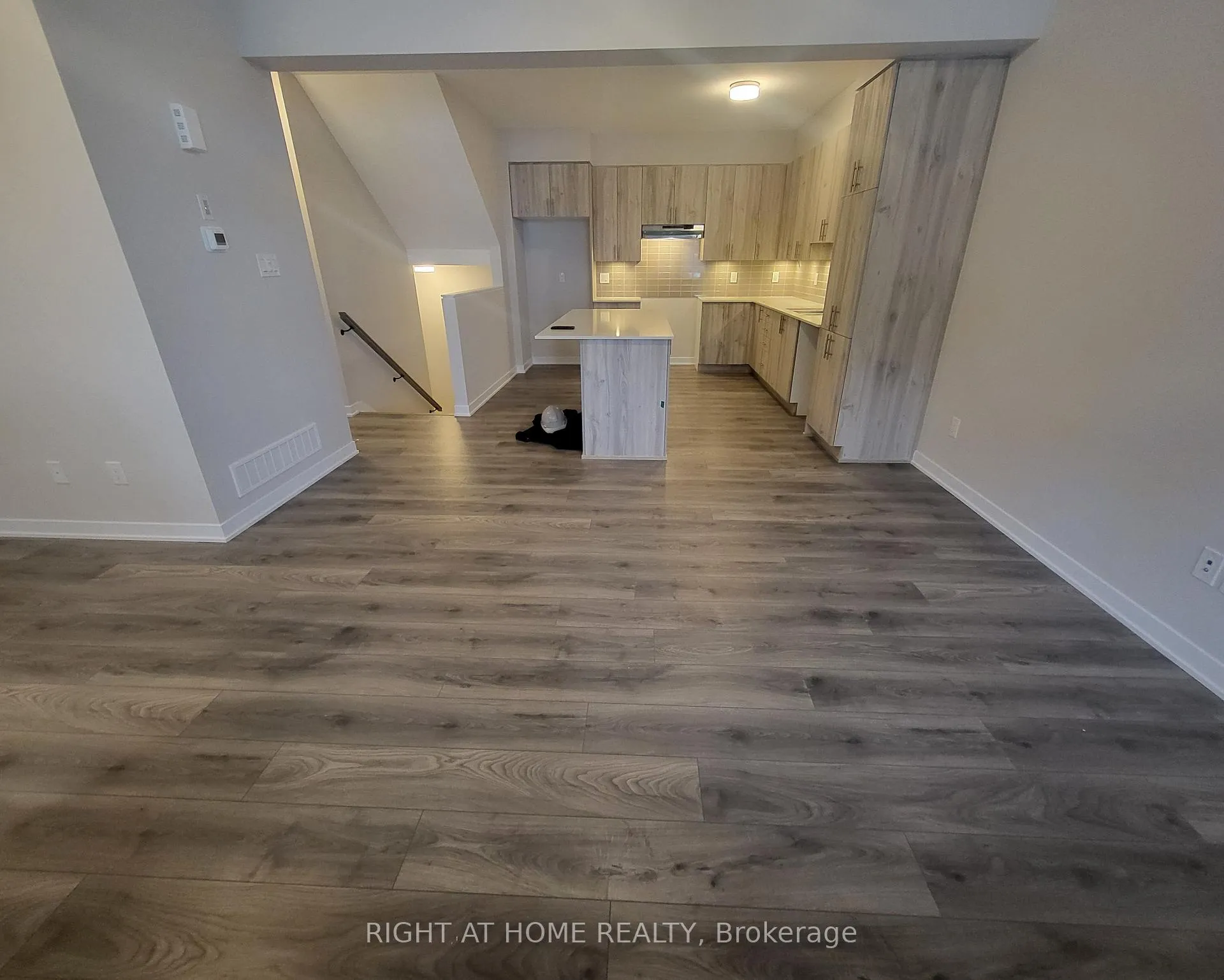 Photo 2 of 221 Speckled Alder Row, Ottawa, Barrhaven - Half Moon Bay — HOMEH