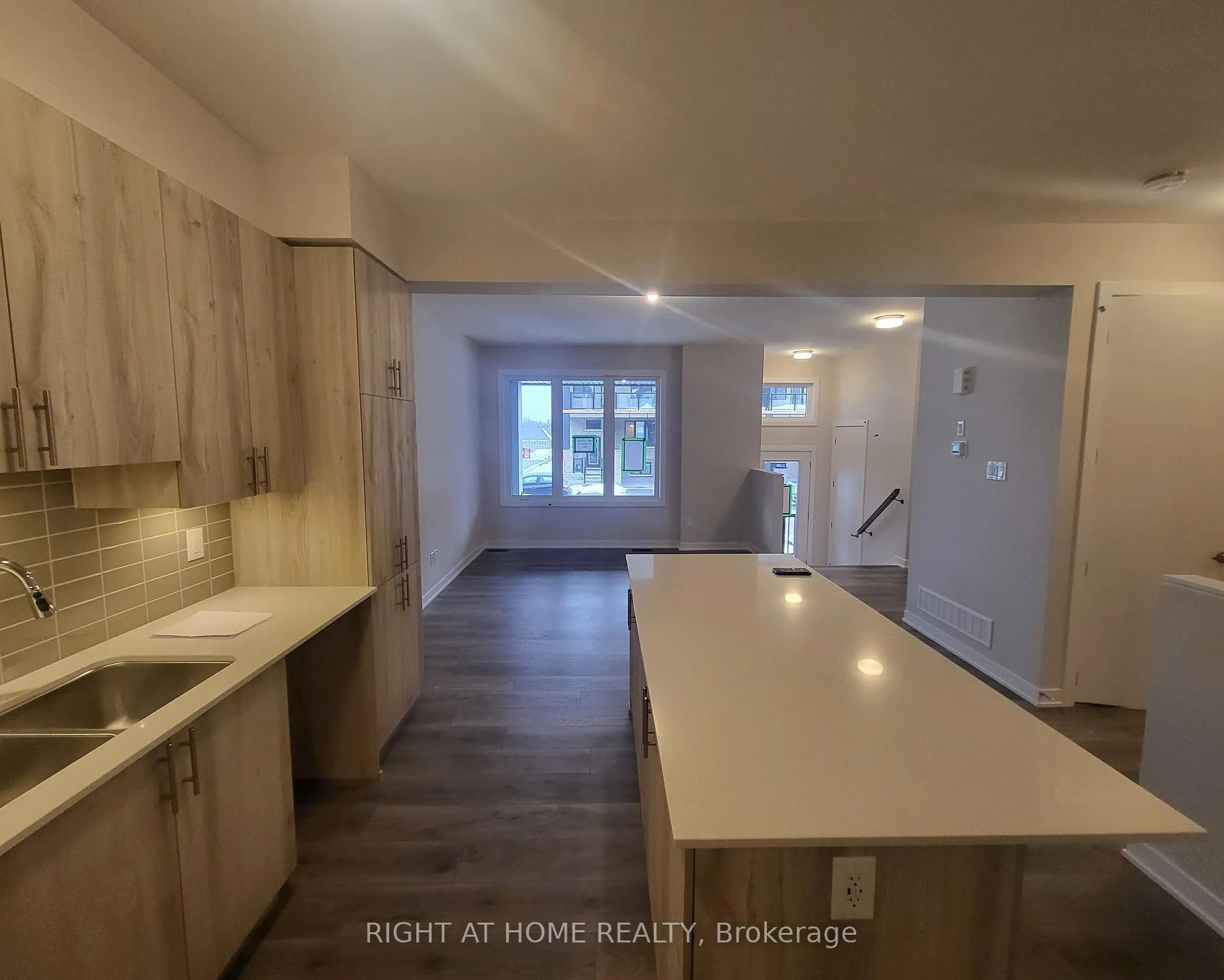 Photo 4 of 221 Speckled Alder Row, Ottawa, Barrhaven - Half Moon Bay — HOMEH