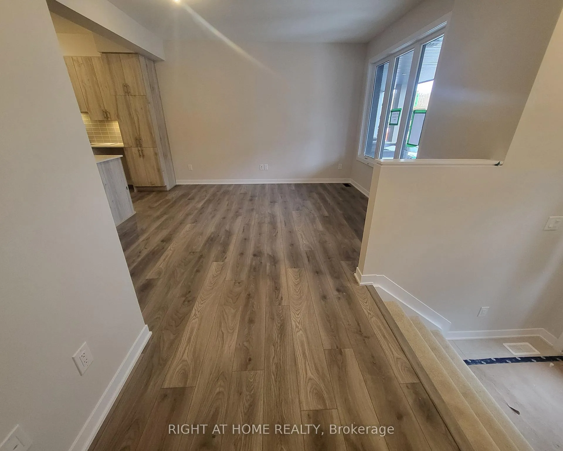 Photo 5 of 221 Speckled Alder Row, Ottawa, Barrhaven - Half Moon Bay — HOMEH