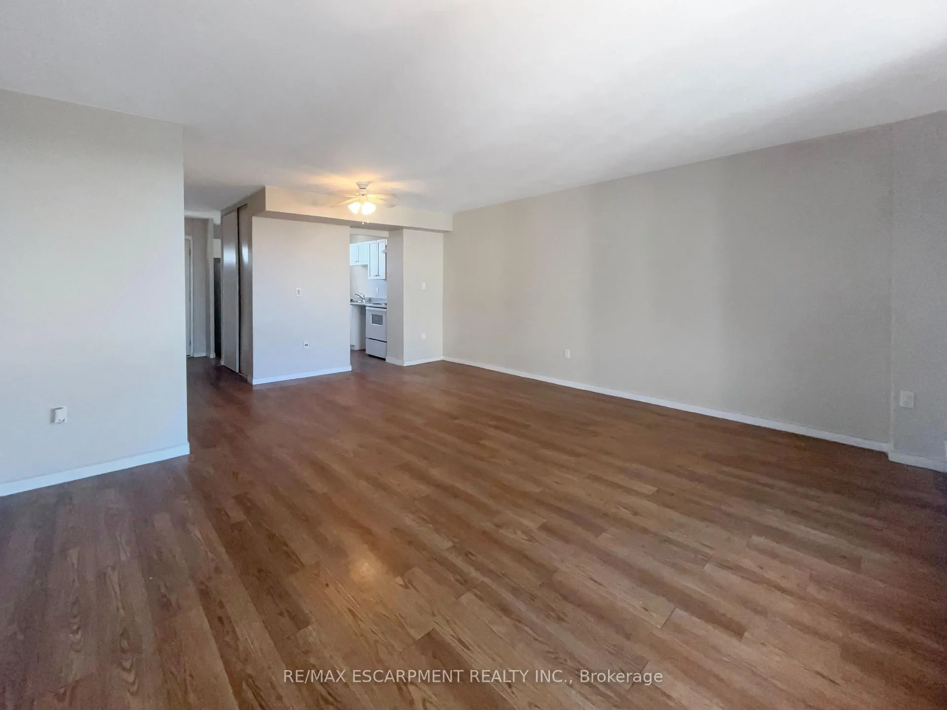 Photo 4 of Unit 810, 350 Quigley Road, Hamilton, Vincent — HOMEH
