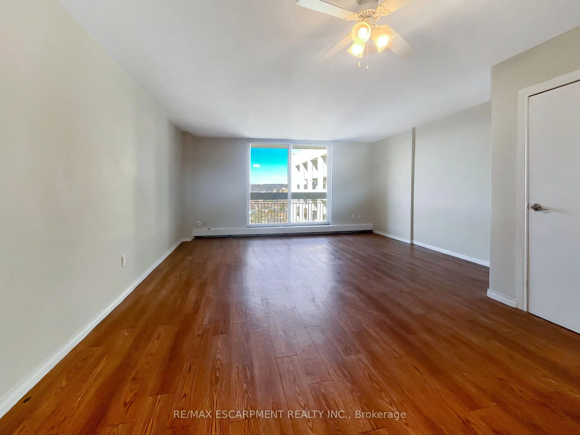 Photo 5 of Unit 810, 350 Quigley Road, Hamilton, Vincent — HOMEH
