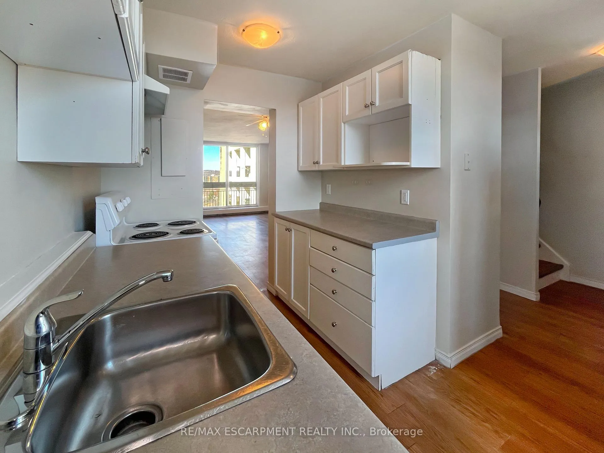 Photo 7 of Unit 810, 350 Quigley Road, Hamilton, Vincent — HOMEH