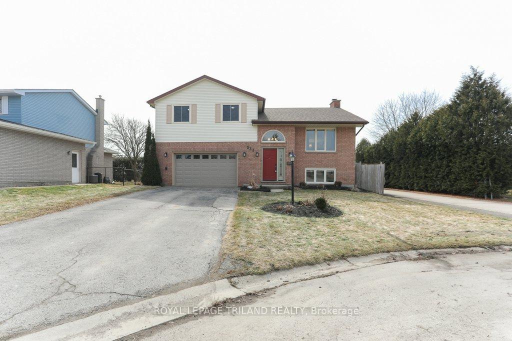 Photo 3 of 333 Canterbury Place, Central Elgin, Belmont — HOMEH