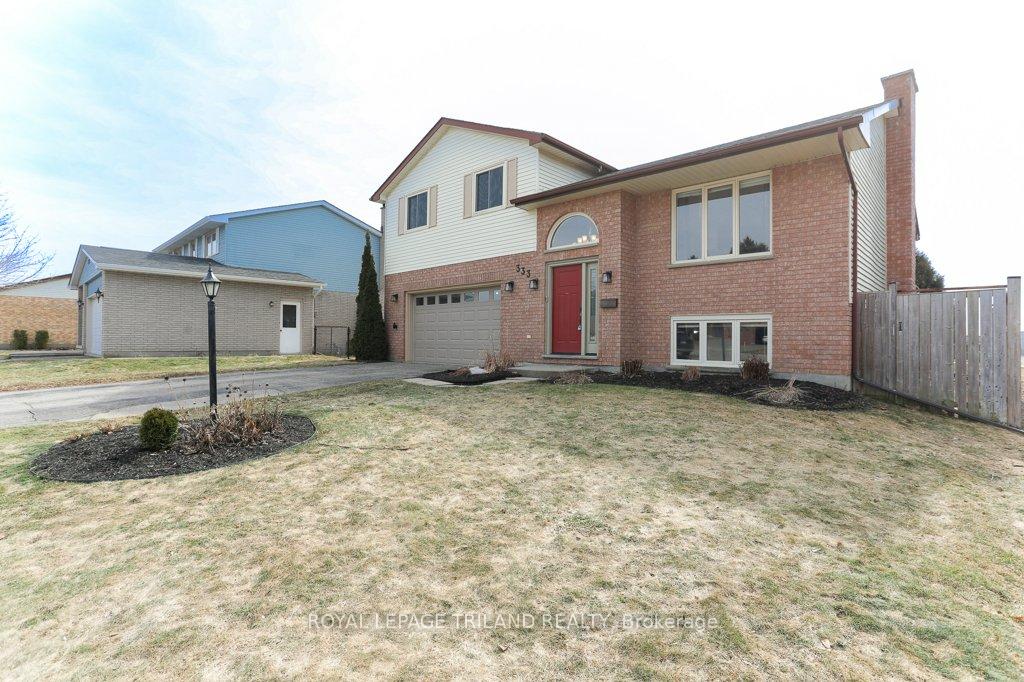 Photo 4 of 333 Canterbury Place, Central Elgin, Belmont — HOMEH